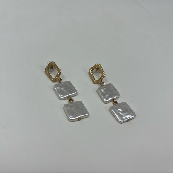 NWOT BRUSHED GOLD PEARL SQUARE DANGLE STATEMENT FASHION EARRINGS - Picture 4 of 16